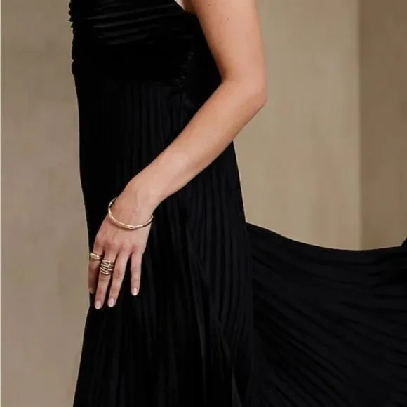 strapless open back dress NYLAND Marianne Pleated Midi Dress Rouge Blush / S